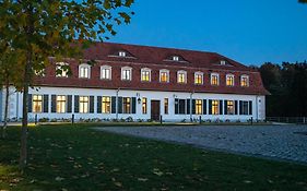 Gut Sarnow - Hotel, Restaurant und Reitanlage